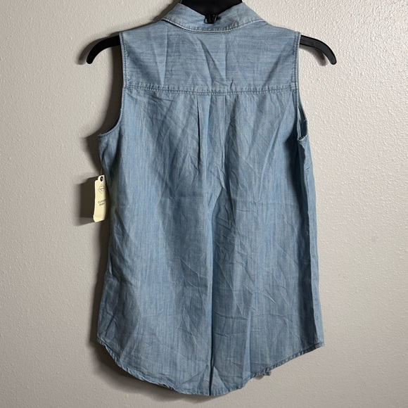 St. Johns Bay Women Denim Chambray Top Sleeveless Button Front XS - Picture 6 of 8